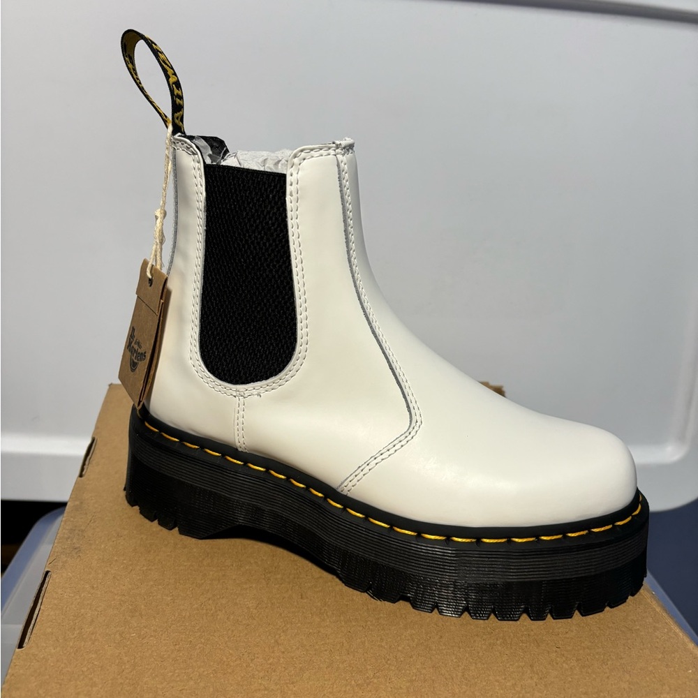 Dr.Marten 2976 Quad Platform Chelsea Boot. White. Women’s size 7s